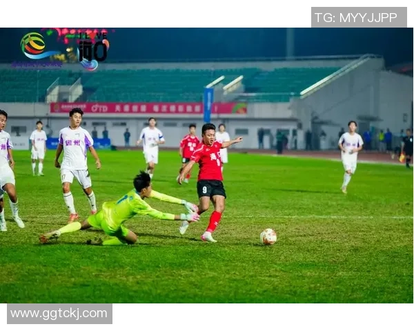 足球明星的善良之心与温暖行动谱写的感人故事